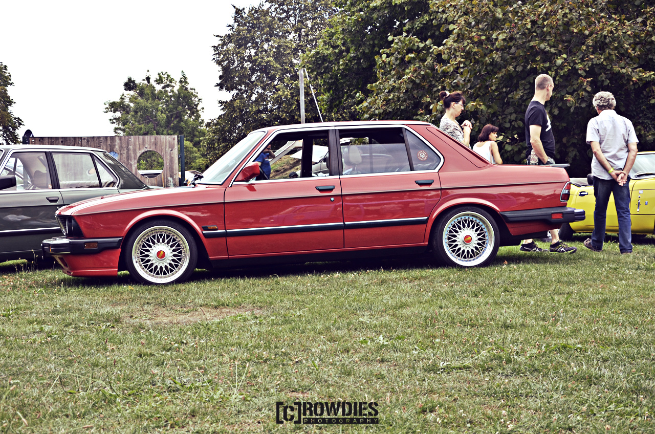 Awesome Classics - BMW E28